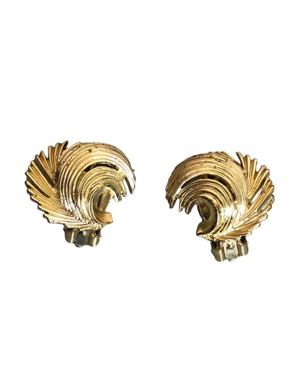 Lisner Vintage Gold Tone Earrings Clip On Swirled Feather Costume Jewelry MCM